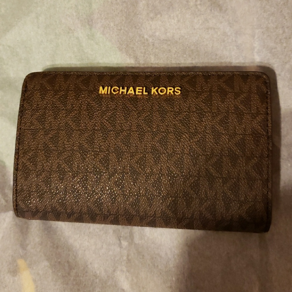 Michael Kors Jet set Travel Slim Bifold Wallet.